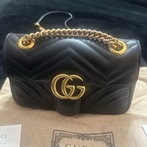 ❤️Gucci Calfskin Matelasse Black Quilted Crossbody Bag with Gold Chain
